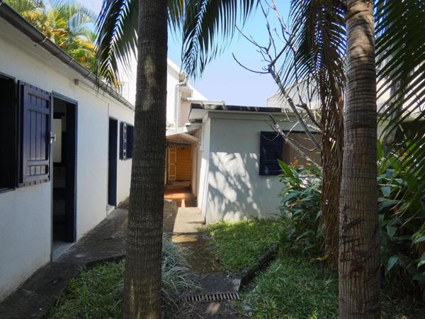 97480 Saint Joseph ensemble immobilier 15 pièce(s) 280 m2 / 610 m² clos