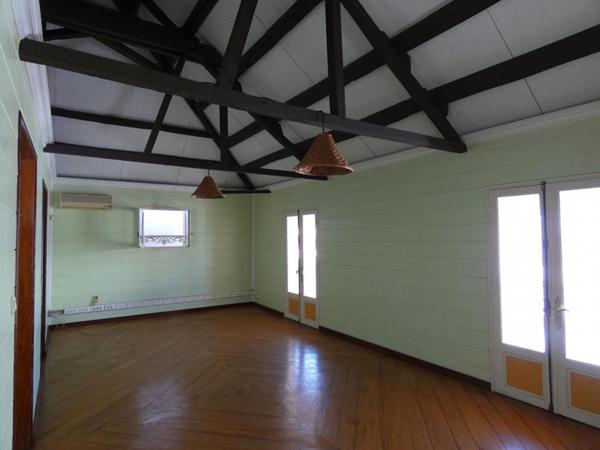 97480 Saint Joseph ensemble immobilier 15 pièce(s) 280 m2 / 610 m² clos