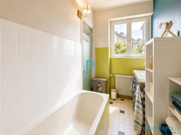 Tarare centre – Maison familiale 4 chambres avec garage, véranda et extérieur