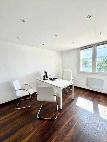 Sainte-Maxime centre ville- bureaux professions libérales 109m2