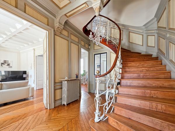 Maison 9 pièces - 235 m²