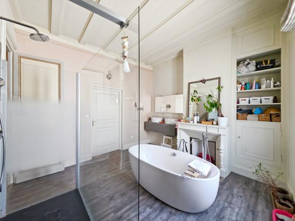 Maison 9 pièces - 235 m²