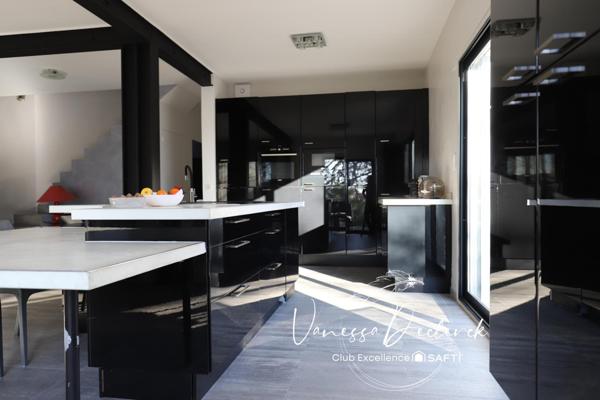 MAISON FAMILIALE 5 CHAMBRES AVEC SOUS SOL TOTAL SUR PARCELLE 800M²