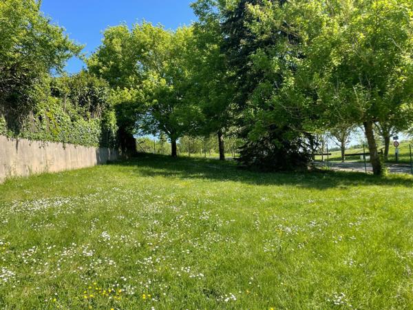 Terrain constructible de 389 m² à Saint-Georges-lès-Baillargeaux