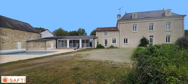 Maison de caractère + grange +piscine+ préau de 66m2 chauffé
