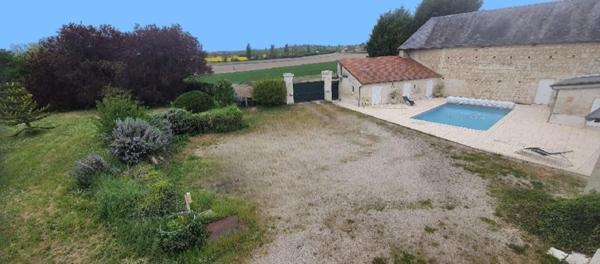 Maison de caractère + grange +piscine+ préau de 66m2 chauffé