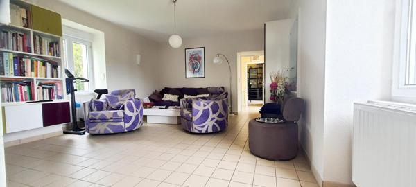 Maison de caractère + grange +piscine+ préau de 66m2 chauffé