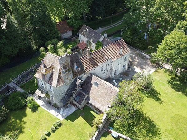 Moulin divisé en 4 logements indépendants à 50 km de Paris
