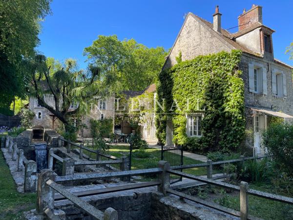 Moulin divisé en 4 logements indépendants à 50 km de Paris
