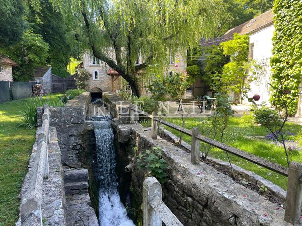 Moulin divisé en 4 logements indépendants à 50 km de Paris