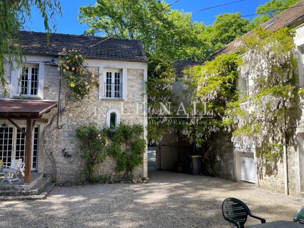 Moulin divisé en 4 logements indépendants à 50 km de Paris
