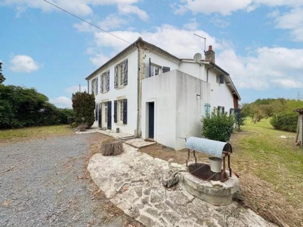 Maison de Maître avec Puits , Dépendance et Terrain Arboré