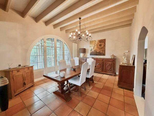 Maison de Maître avec Puits , Dépendance et Terrain Arboré