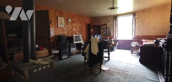 Maison 2 chambres avec dépendances et terrain