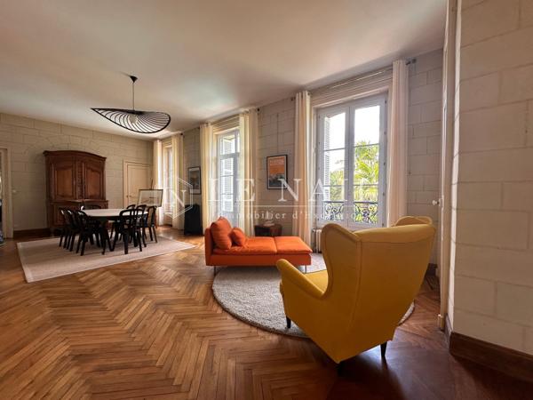 Beau château à vendre proche du Puy du Fou avec logements annexes