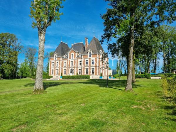 SPLENDIDE CHÂTEAU DE STYLE LOUIS XIII AU CONFORT CONTEMPORAIN DANS LE SANCERROIS