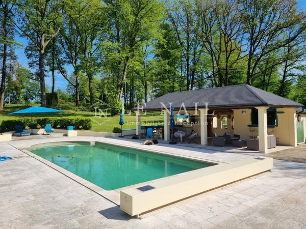 SPLENDIDE CHÂTEAU DE STYLE LOUIS XIII AU CONFORT CONTEMPORAIN DANS LE SANCERROIS