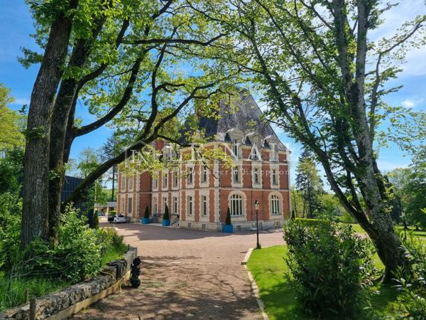 SPLENDIDE CHÂTEAU DE STYLE LOUIS XIII AU CONFORT CONTEMPORAIN DANS LE SANCERROIS