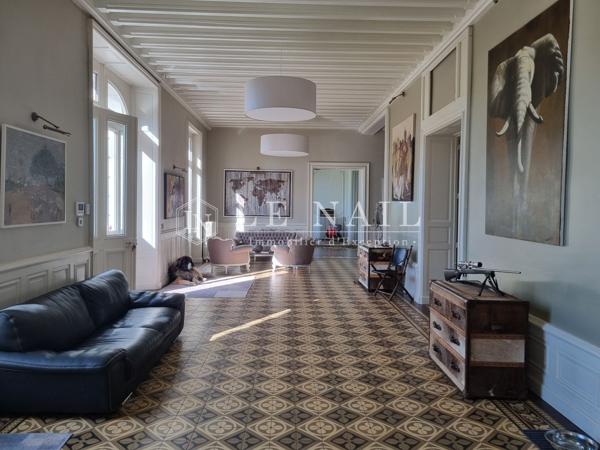 SPLENDIDE CHÂTEAU DE STYLE LOUIS XIII AU CONFORT CONTEMPORAIN DANS LE SANCERROIS