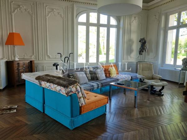 SPLENDIDE CHÂTEAU DE STYLE LOUIS XIII AU CONFORT CONTEMPORAIN DANS LE SANCERROIS