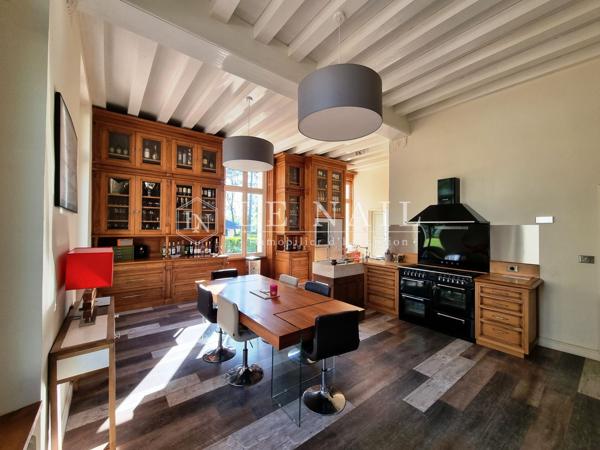 SPLENDIDE CHÂTEAU DE STYLE LOUIS XIII AU CONFORT CONTEMPORAIN DANS LE SANCERROIS