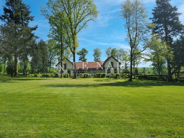 SPLENDIDE CHÂTEAU DE STYLE LOUIS XIII AU CONFORT CONTEMPORAIN DANS LE SANCERROIS