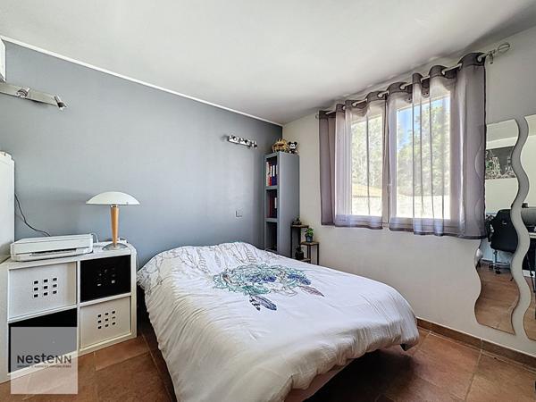 Maison de type 4 de 132m² et studio de type 2 de 35m² à Grans sur 4600m² de terrain avec piscine en pleine nature