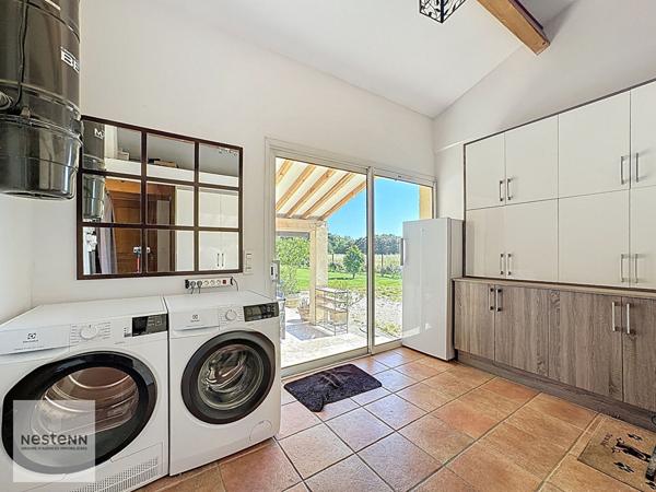 Maison de type 4 de 132m² et studio de type 2 de 35m² à Grans sur 4600m² de terrain avec piscine en pleine nature