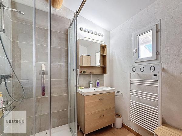 Maison de type 4 de 132m² et studio de type 2 de 35m² à Grans sur 4600m² de terrain avec piscine en pleine nature