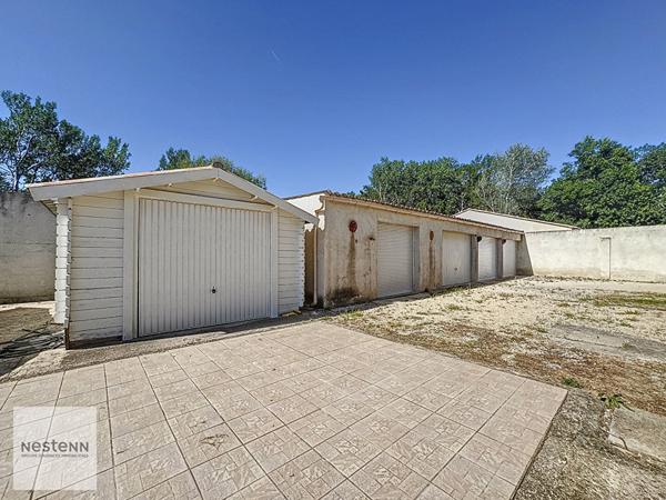 Maison de type 4 de 132m² et studio de type 2 de 35m² à Grans sur 4600m² de terrain avec piscine en pleine nature