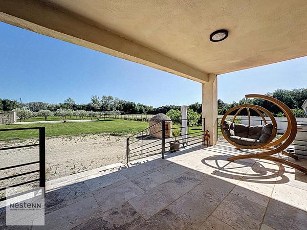 Maison de type 4 de 132m² et studio de type 2 de 35m² à Grans sur 4600m² de terrain avec piscine en pleine nature