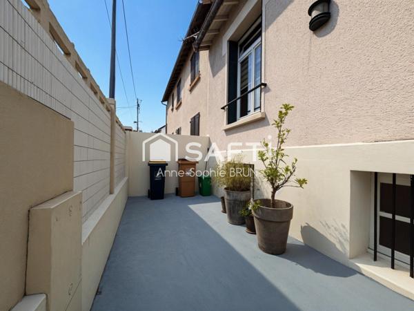 Quartier du Plateau. Maison 3 pièces 65 m² avec terrasse et cour.