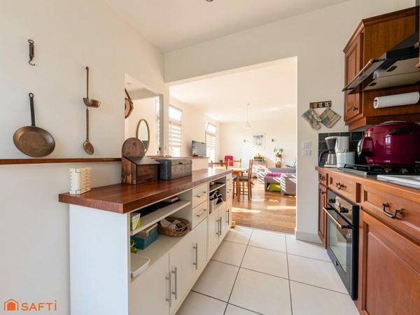 Quartier du Plateau. Maison 3 pièces 65 m² avec terrasse et cour.