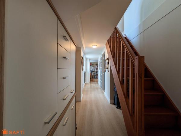 Quartier du Plateau. Maison 3 pièces 65 m² avec terrasse et cour.