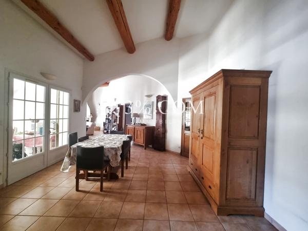 Villa
                                                                                                                                                                                                                                                                                                                        6 pièce(s)                                                                                                                                                                                                          5 chambre(s)                                                                                                                                                                                                          141  m²
