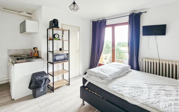 Immeuble à vendre    6 pièces •  Bourg-Saint-Andéol