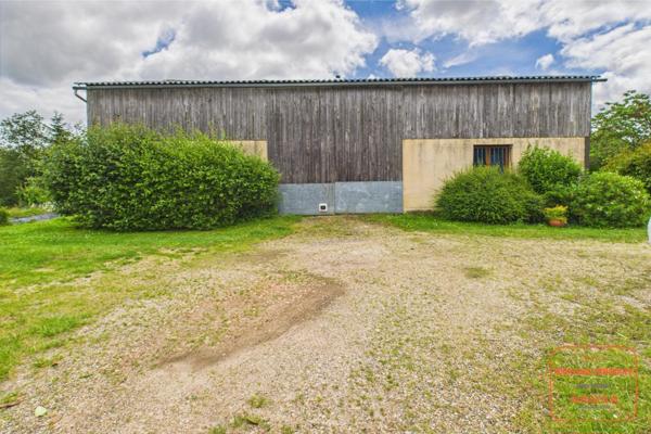 Ensemble de 2 habitations avec piscine sur 50905m2