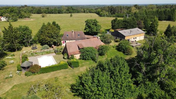 Ensemble de 2 habitations avec piscine sur 50905m2