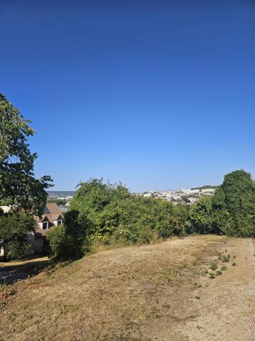 Terrain
        
        - 892 m² 162 000 € *