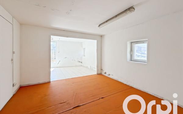 Maison à vendre    8 pièces •  Bollène