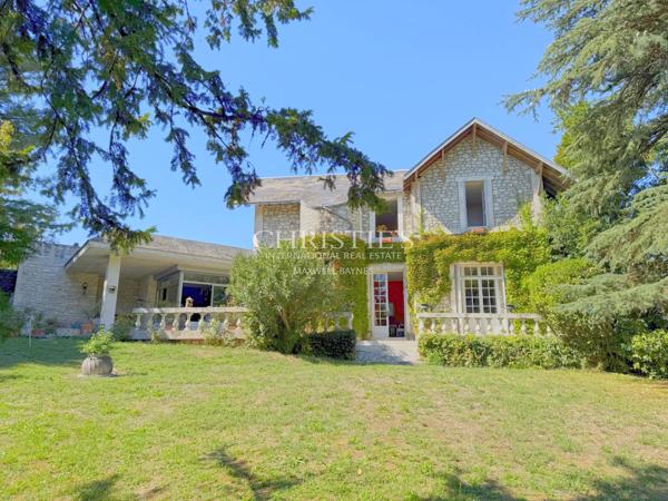 Un domaine unique à Saintes – 2 maisons, piscine et parc arboré