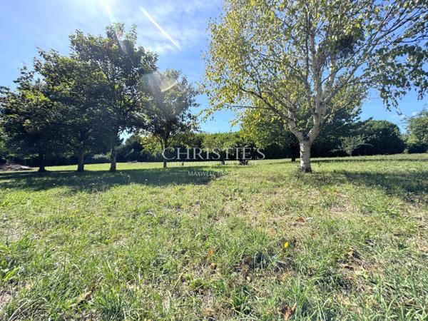 Un domaine unique à Saintes – 2 maisons, piscine et parc arboré