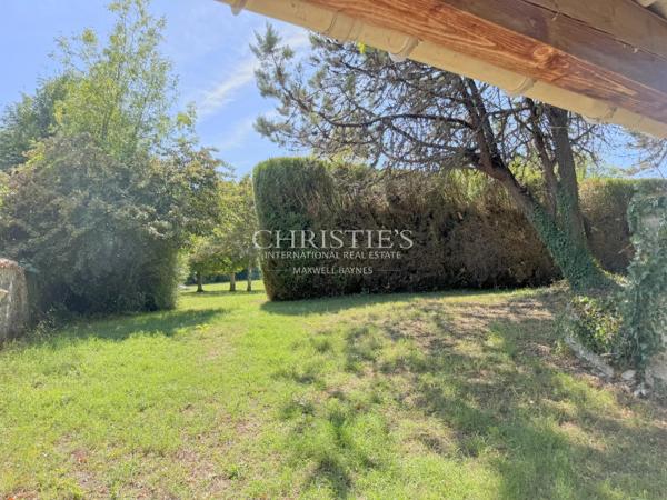 Un domaine unique à Saintes – 2 maisons, piscine et parc arboré