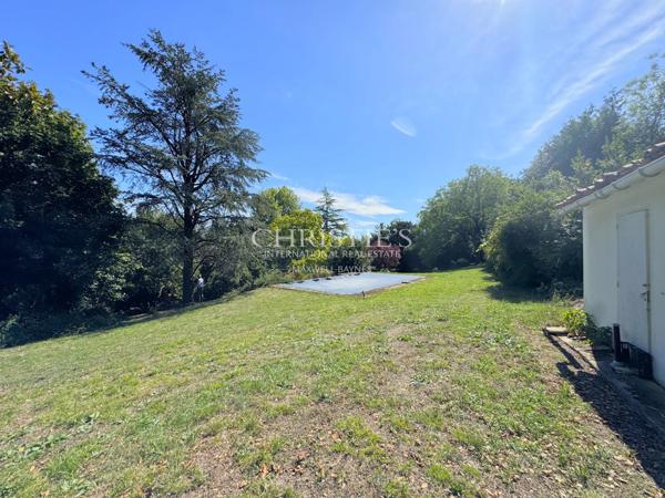 Un domaine unique à Saintes – 2 maisons, piscine et parc arboré