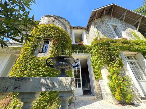 Un domaine unique à Saintes – 2 maisons, piscine et parc arboré