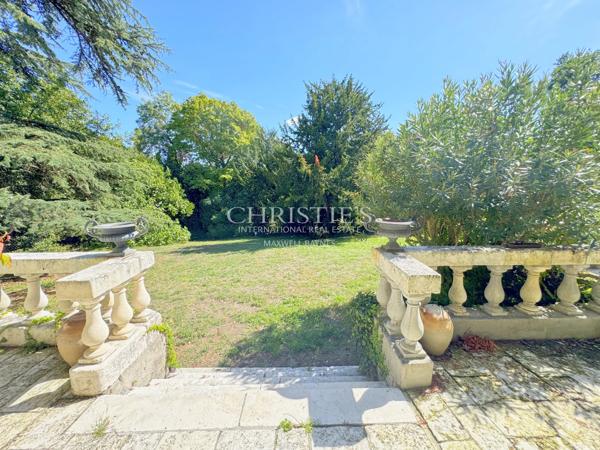 Un domaine unique à Saintes – 2 maisons, piscine et parc arboré
