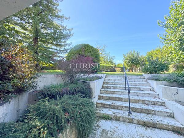 Un domaine unique à Saintes – 2 maisons, piscine et parc arboré