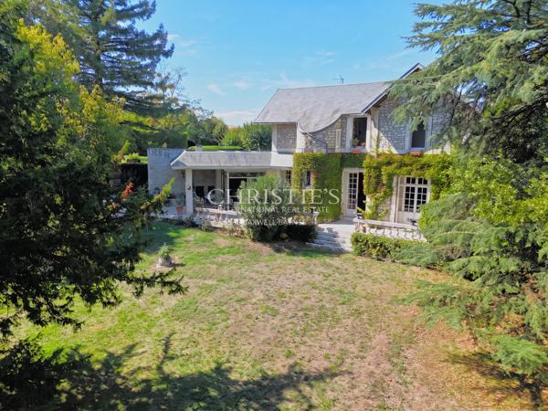 Un domaine unique à Saintes – 2 maisons, piscine et parc arboré