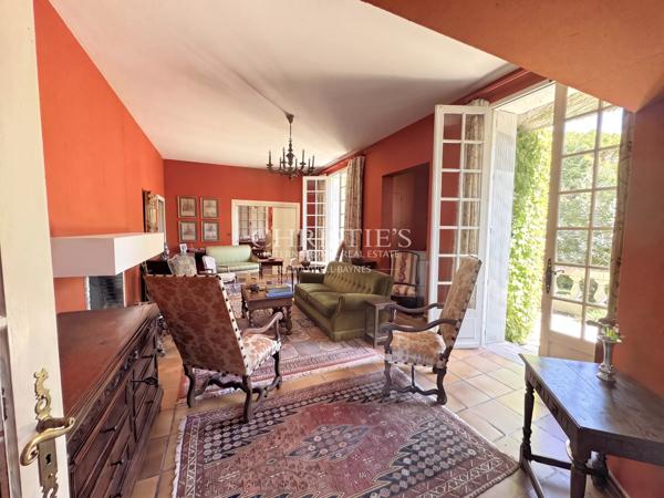 Un domaine unique à Saintes – 2 maisons, piscine et parc arboré