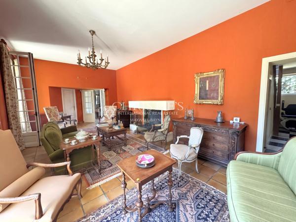 Un domaine unique à Saintes – 2 maisons, piscine et parc arboré